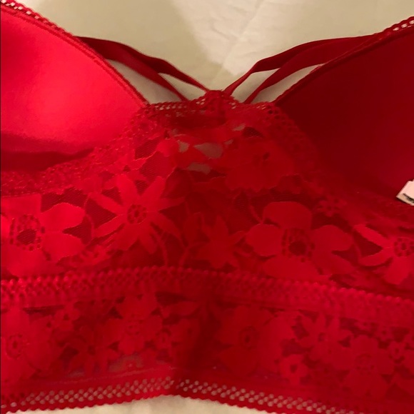 Red bra - Picture 2 of 3